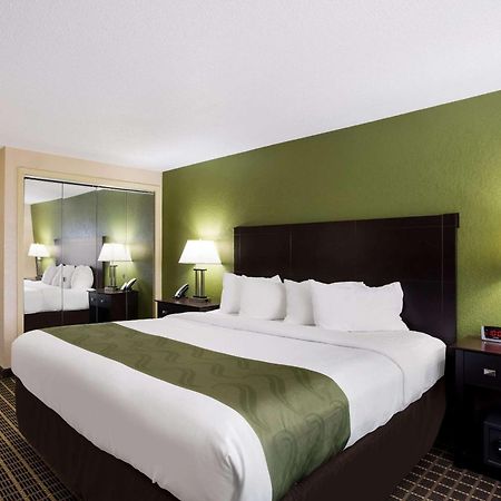 Quality Inn & Suites Big Rapids Near University Bagian luar foto
